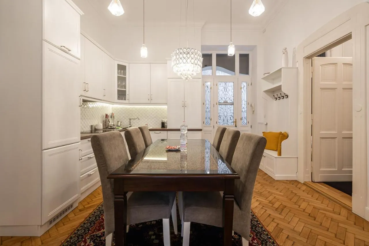 בודפשט Court Crossing Apartment